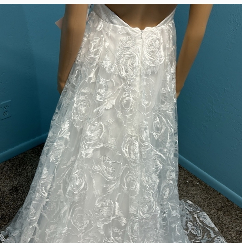 WEDDING DRESS - Picture 8 of 8